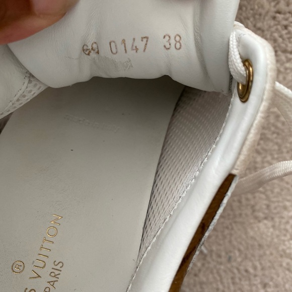 🦄Louis Vuitton Reverse Monogram Run Aways🦄 - Picture 4 of 6